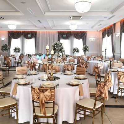 Pałac Jaśminowy - dekoracje w kolorach bieli i złota, sala szafranowa 