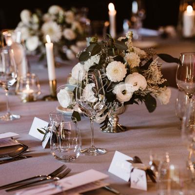 Serwetka przewiązana delikatną wstążeczką