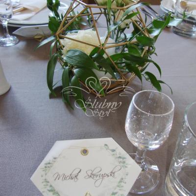 Świecznik złoty geometryczny