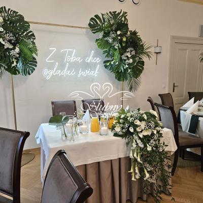 Dekoracja miejsca Młodej Pary w Pałacu Kasztanowym - liście monstery