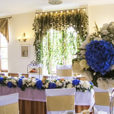 Wyjątkowa dekoracja sali w Dworku Biesiadnym w Radzewicach