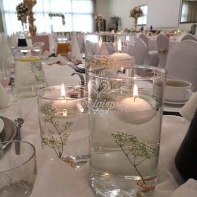Szklane cylindry na stół weselny
