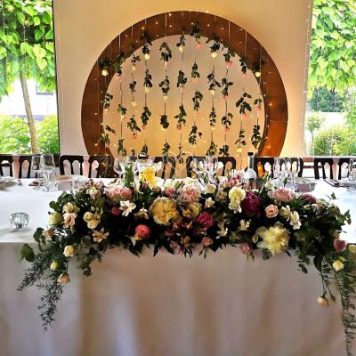 Girlandy róż na drewnianym kole - Bagatelka