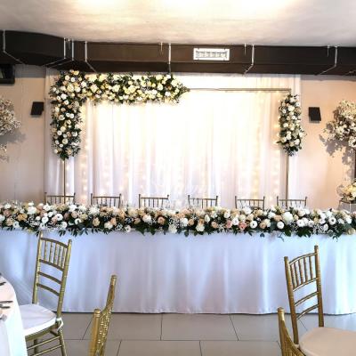 Dekoracja na stół Młodej Pary w Dworze Rybieniec