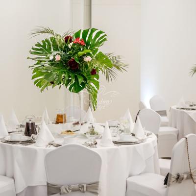 Monsera i palmy w dekoracjach ślubnych w Amaryllis
