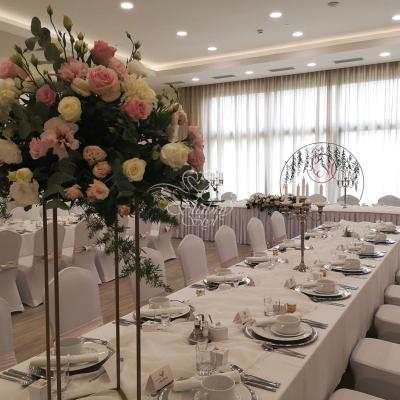 Dekoracja sali weselnej w Amaryllis - odcienie różu, bieli, złota i srebra