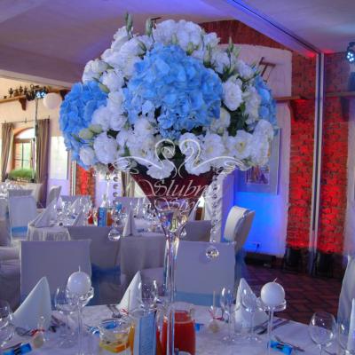 Dekoracje kwiatowe w wysokich kielichach martini, Olandia