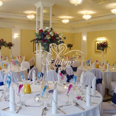 Bukiety kwiatowe w szklanych wazonach typu stożek - Pałac Wąsowo