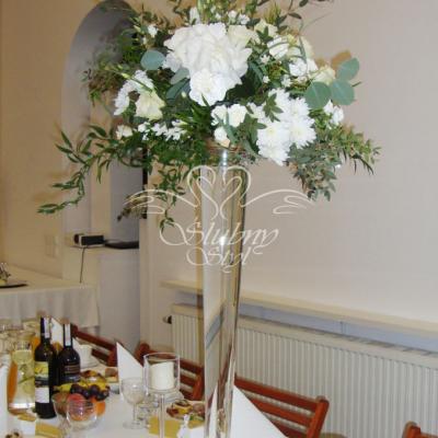 Dekoracja kwiatowa w wazonie typu Pilsner