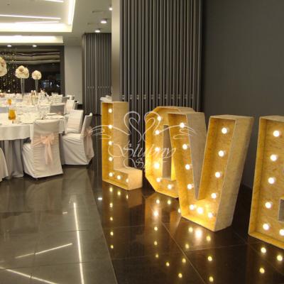 Napis świetlny LOVE