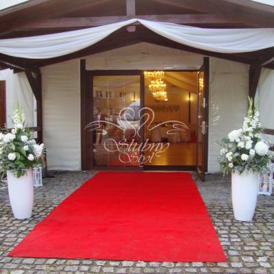 Wystrój wejścia na salę weselną