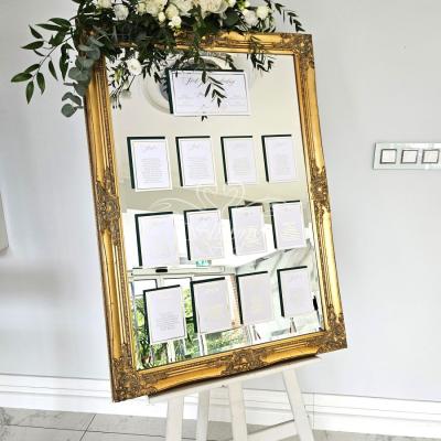 Dekoracja lustra z rozmieszczeniem gości na wesele