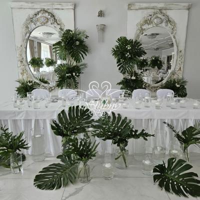 Wystrój stołu Młodej Pary w Greys Podstolice - liście monstery