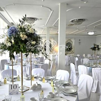 Wysokie kompozycje kwiatowe w Greys Podstolice