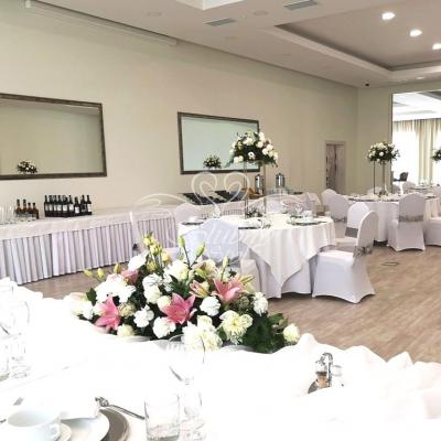 Lilie w bukietach na weselu