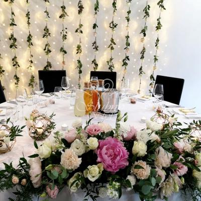 Niezwykła aranżacja stołu Młodej Pary