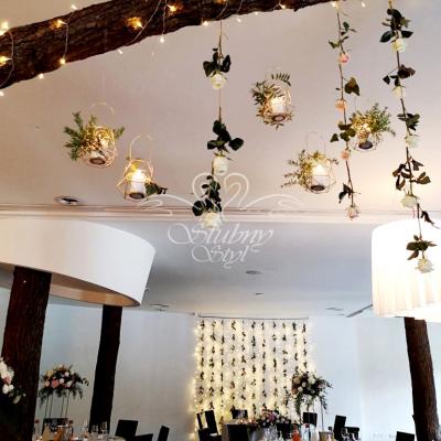 Wiszące dekoracje kwiatowe