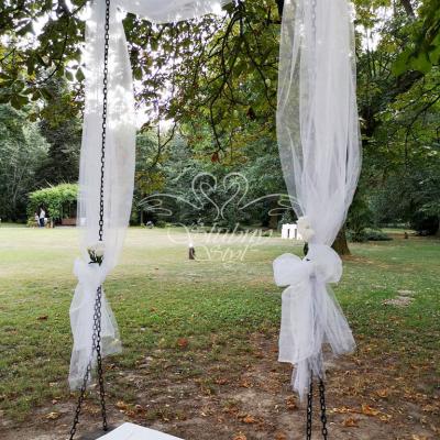 Dekoracja huśtawki w ogrodzie