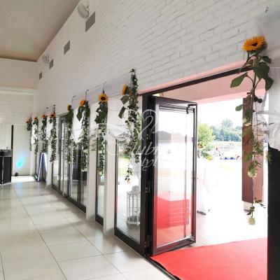 Girlandy kwiatów na weselu