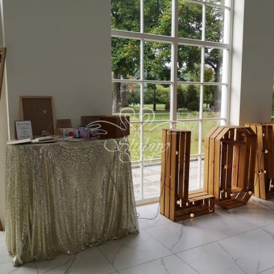 Stół cekinowy w kolorze szampana