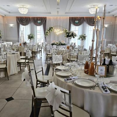 Dekoracja okrągłych stołów na wesele - Pałac Jaśminowy