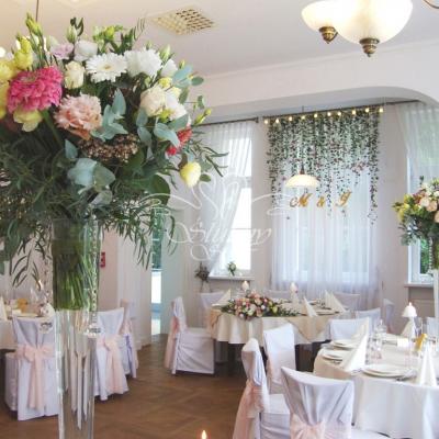 Romantyczna aranżacja sali w Pałacu Dębina