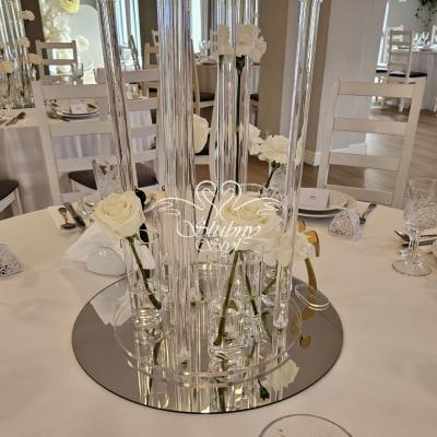 Lustrzane podstawki na wesele i dekoracje z róż - Restauracja 100 Jezior