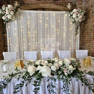 Dekoracja stołu i tła Pary Młodej w Sulechowie w Restauracji 