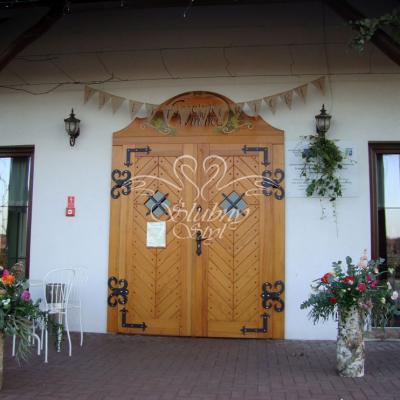 Jutowa girlanda na wejściu - Gościniec Winnica