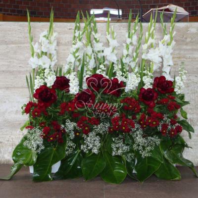 Wyjątkowa kompozycja pod ołtarz w kolorze bordowo białym