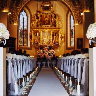 Wspaniała dekoracja kościoła na ślub w Miłosławiu