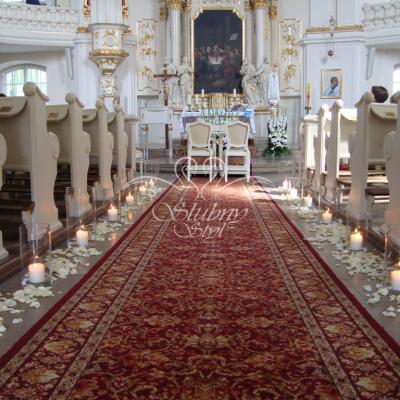 Płatki i świece w dekoracjach