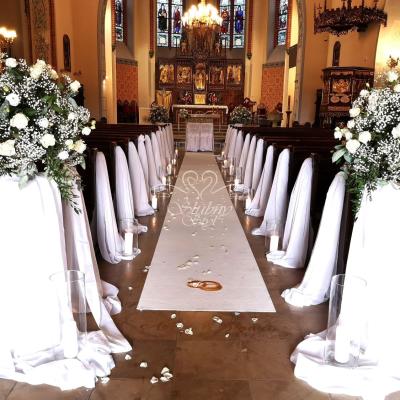 Wystrój ślubny w kościele św. Jadwigi i św. Jakuba Apostoła w Lusowie