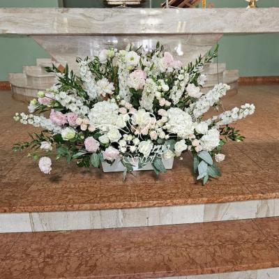 Kompozycja kwiatowa przed ołtarz na ślub - kościół w Przeźmierowie