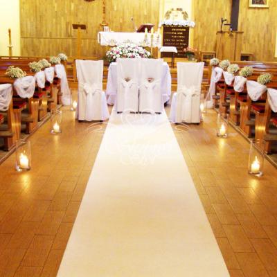 Dekoracja krzeseł Młodej Pary w kościele św. Brata Alberta