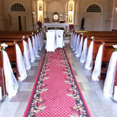 Dekoracja ławek w kościele w Rogalinie