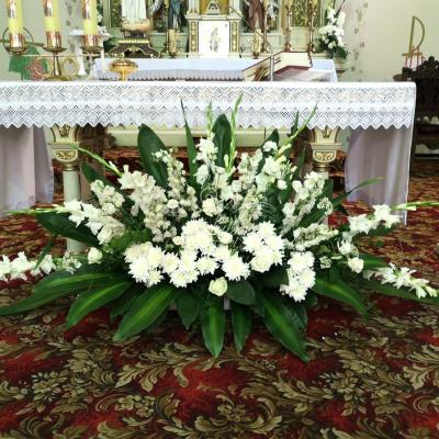 Dekoracja kwiatowa ołtarza
