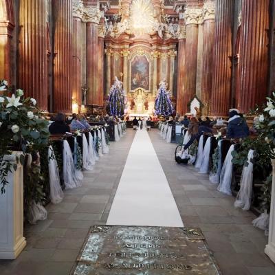 Wystrój ślubny Bazyliki Matki Bożej Nieustającej Pomocy, św. Marii Magdaleny i św. St. Biskupa