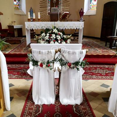 Dekoracja krzeseł ślubnych