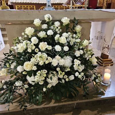 Kompozycja ślubna pod ołtarz