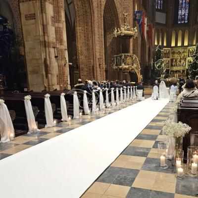 Dekoracja na ślub zimowy w katedrze poznańskiej