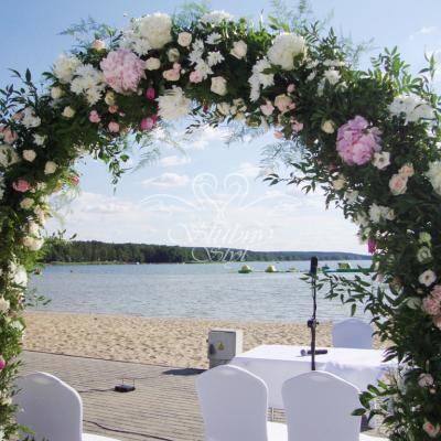 Magiczna moc kwiatów na ślub plenerowy