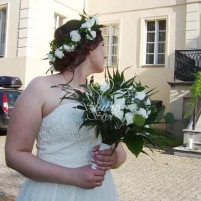 Wianek na głowie do ślubu