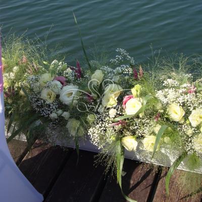 Romantyczne kwiaty na pomoście