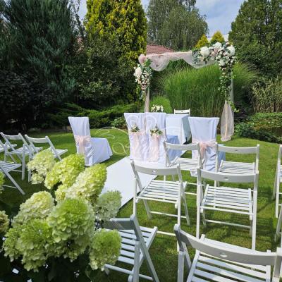 Ślub cywilny plenerowy w ogrodzie