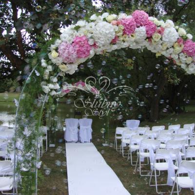 Bańki mydlane na ślubie plenerowym