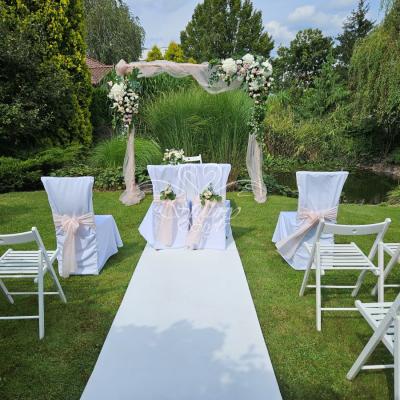 Dekoracja ślubu w plenerze