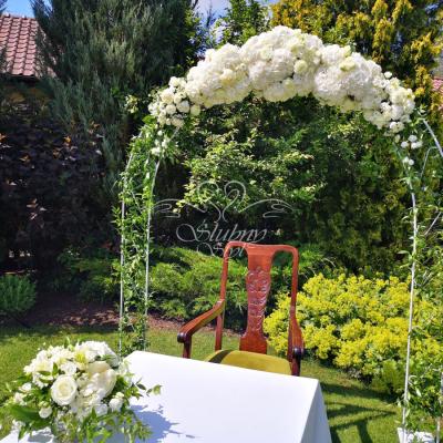 Dekoracja ślubnego łuku - Gościniec Sucholeski
