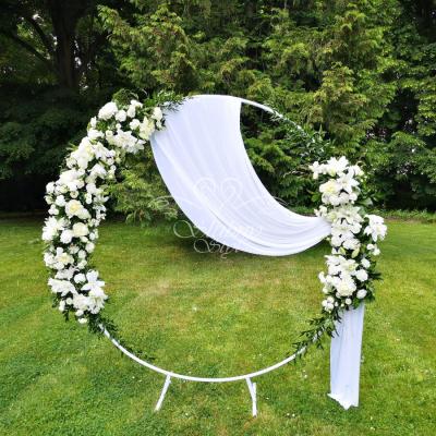 Dekoracja koła na ślub cywilny w Dębinie