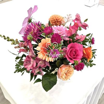 Kompozycja na stole urzędnika ślubnego